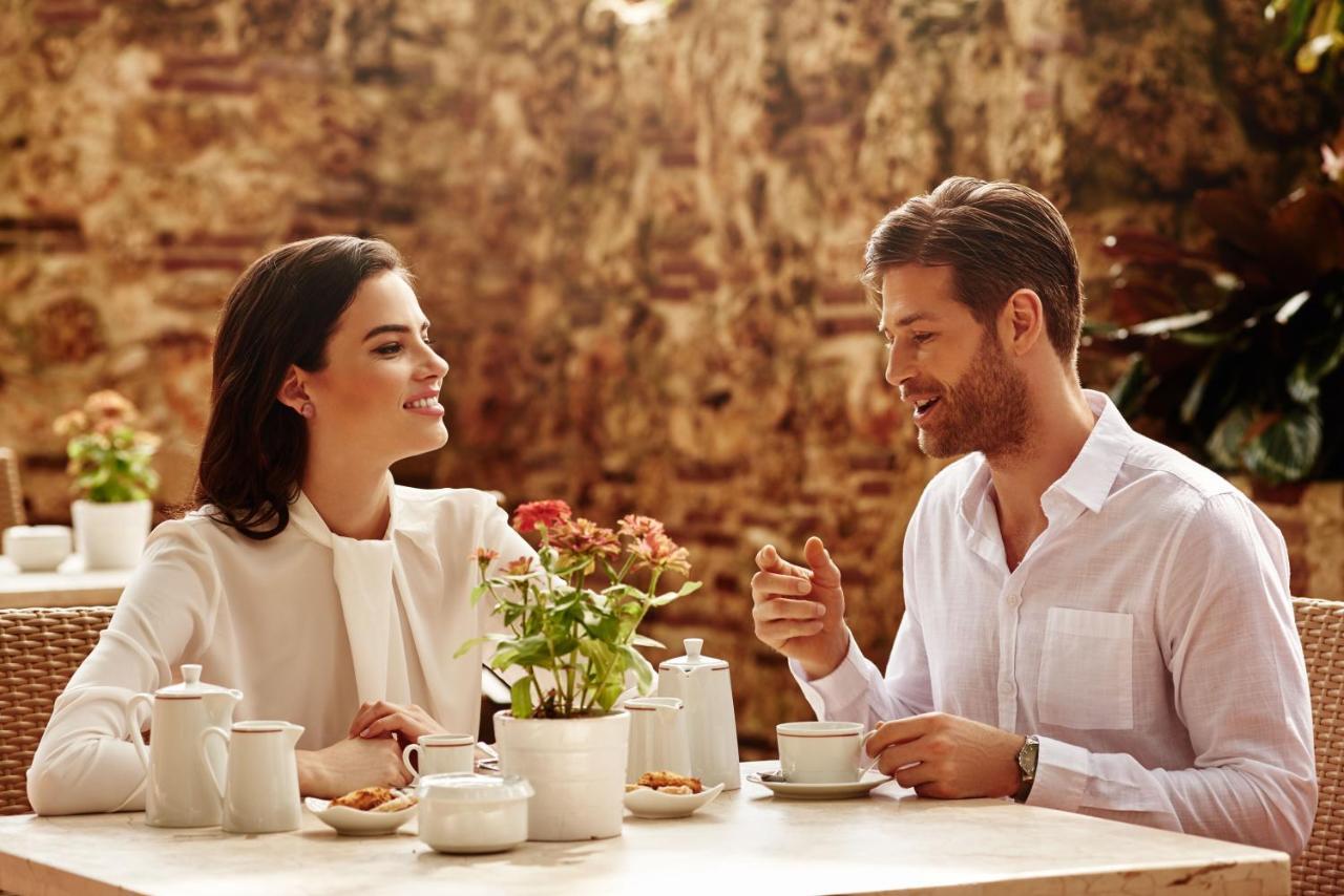 סנטו דומינגו El Embajador, A Royal Hideaway Hotel מראה חיצוני תמונה A couple on a date