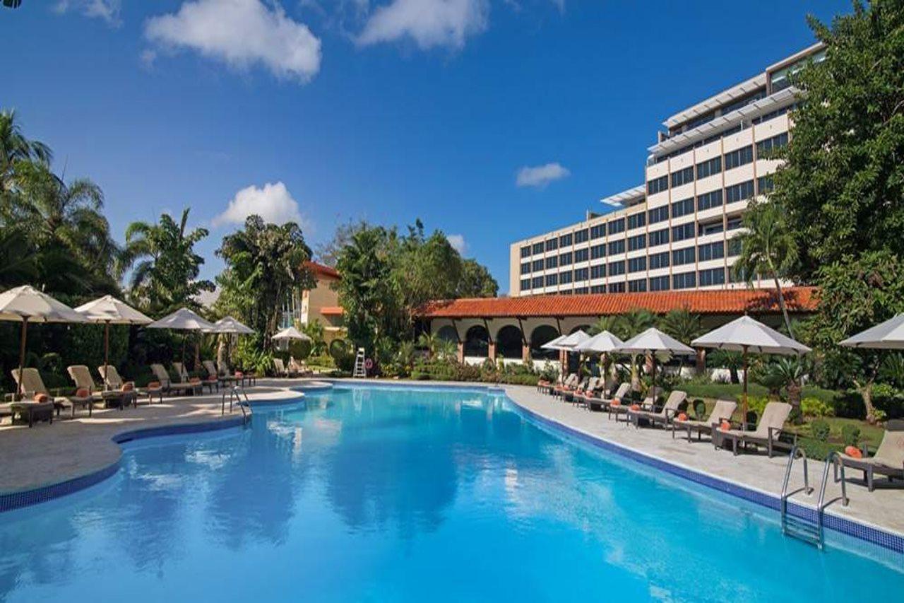סנטו דומינגו El Embajador, A Royal Hideaway Hotel מראה חיצוני תמונה The swimming pool at the hotel