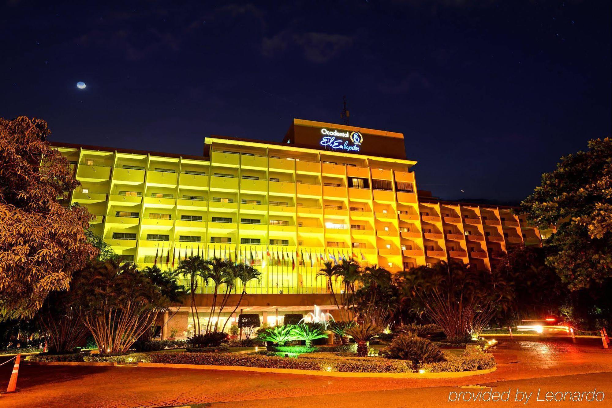 סנטו דומינגו El Embajador, A Royal Hideaway Hotel מראה חיצוני תמונה The hotel at night